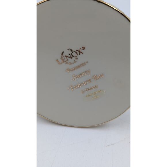 LENOX DISNEY Sneezy Porcelain Treasure Box - 24 Carat Gold Trim - Picture 13 of 14